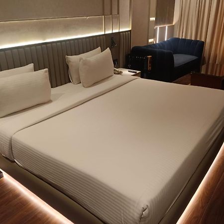 The Galgotias Hotel Gurugram Gurgaon Esterno foto