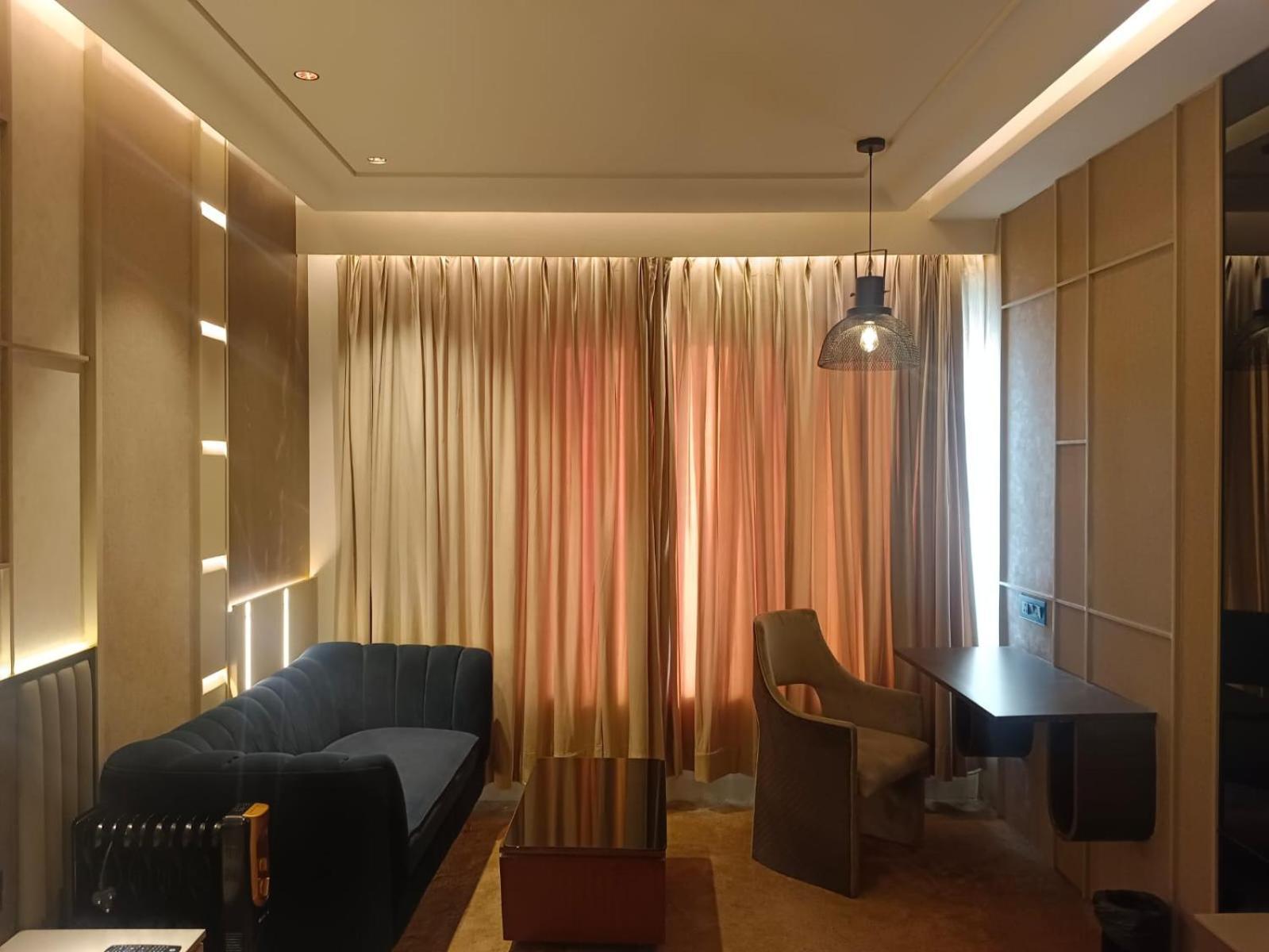 The Galgotias Hotel Gurugram Gurgaon Esterno foto