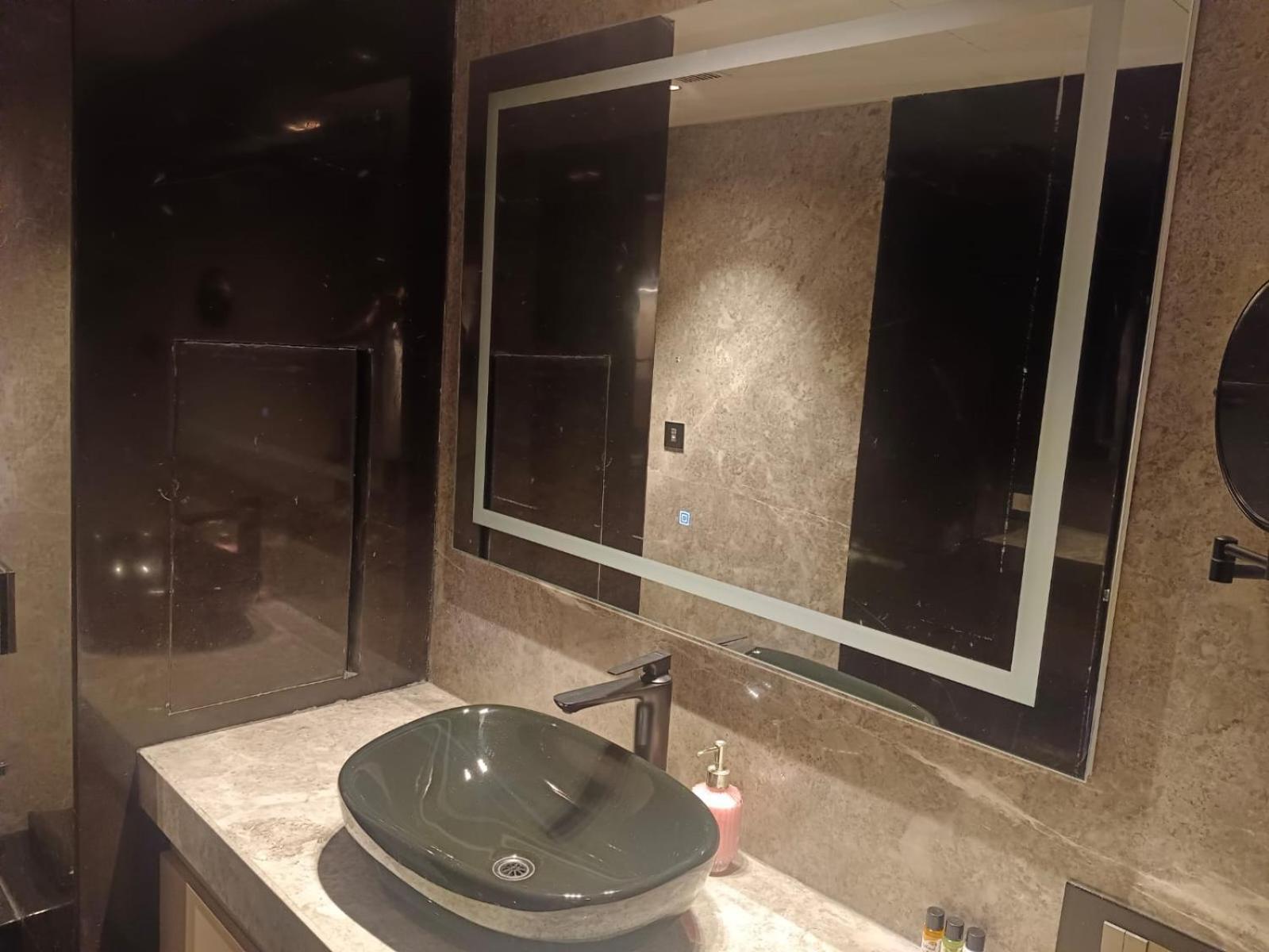 The Galgotias Hotel Gurugram Gurgaon Esterno foto