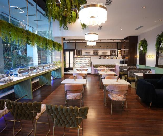 The Galgotias Hotel Gurugram Gurgaon Esterno foto